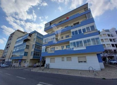 Apartamento t4 no laranjeiro, almada