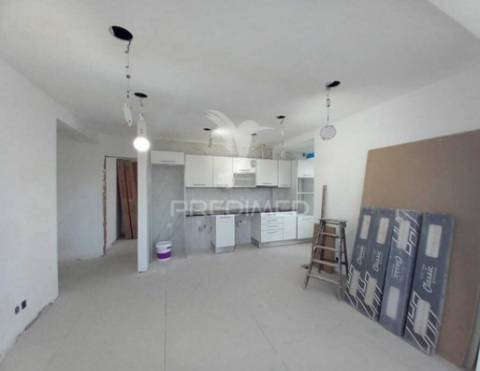 Apartamento t4 no laranjeiro, almada