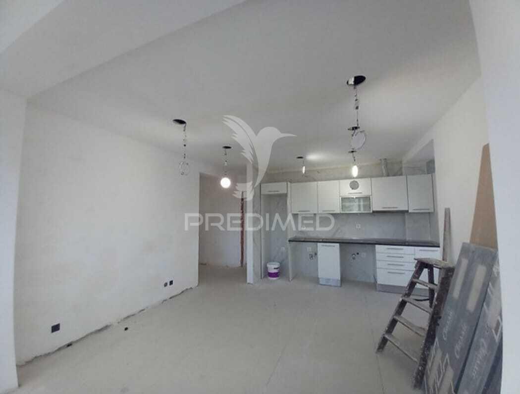 Apartamento t4 no laranjeiro, almada