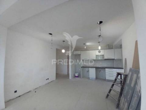 Apartamento t4 no laranjeiro, almada