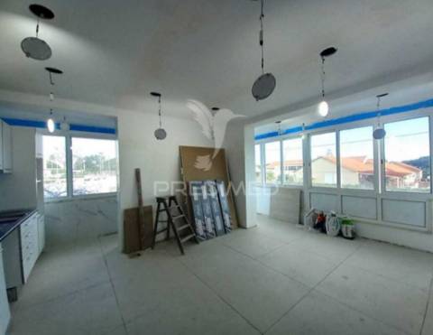 Apartamento t4 no laranjeiro, almada