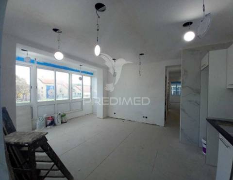 Apartamento t4 no laranjeiro, almada