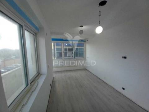 Apartamento t4 no laranjeiro, almada