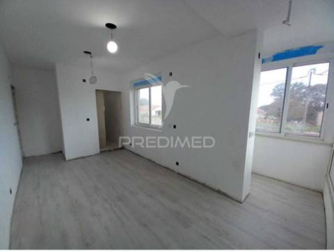 Apartamento t4 no laranjeiro, almada