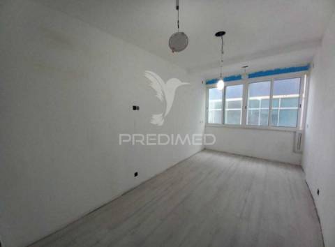 Apartamento t4 no laranjeiro, almada