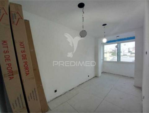 Apartamento t4 no laranjeiro, almada