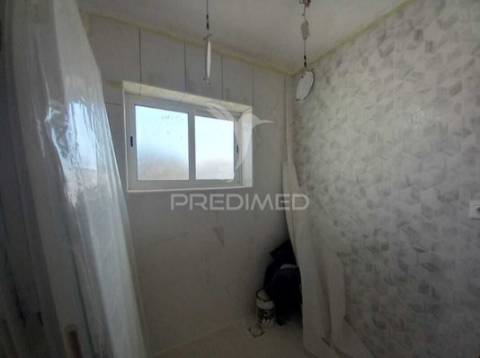 Apartamento t4 no laranjeiro, almada