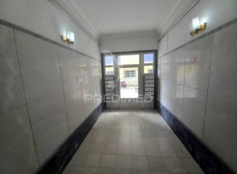 Apartamento t4 no laranjeiro, almada