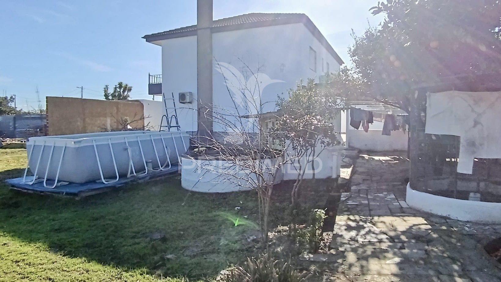 Moradia t3 + 2 com ampla área externa