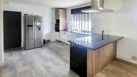 Moradia t3 + 2 com ampla área externa