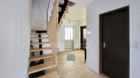 Moradia t3 + 2 com ampla área externa