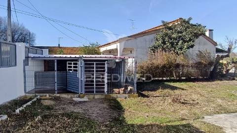 Moradia t3 + 2 com ampla área externa