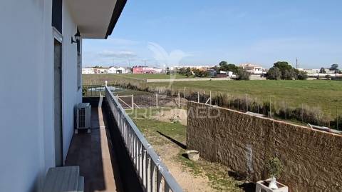 Moradia t3 + 2 com ampla área externa