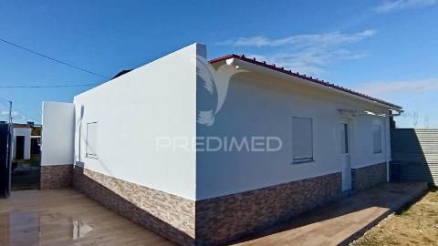 Moradia t3 + 2 com ampla área externa