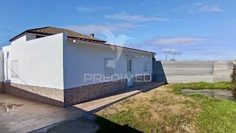 Moradia t3 + 2 com ampla área externa