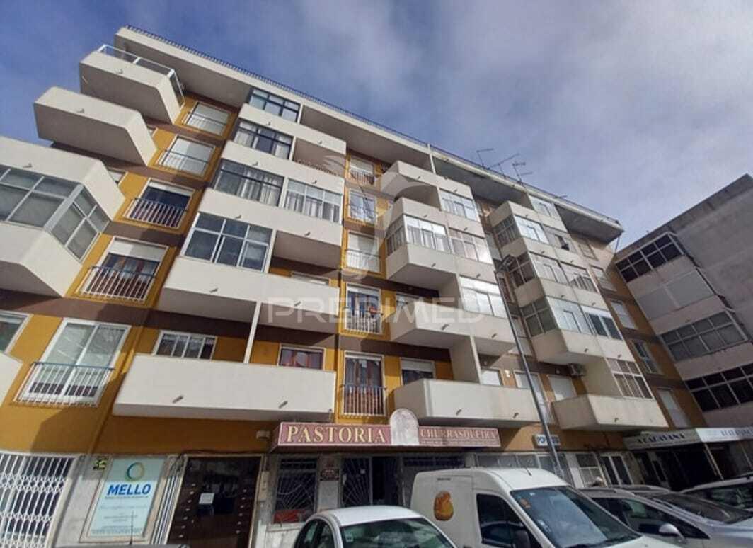Apartamento t2 no laranjeiro, almada