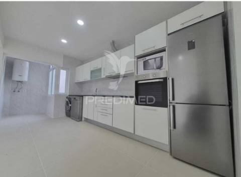 Apartamento t2 no laranjeiro, almada