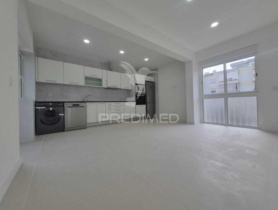 Apartamento t2 no laranjeiro, almada