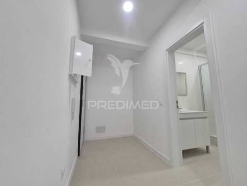 Apartamento t2 no laranjeiro, almada