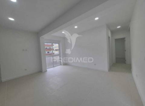 Apartamento t2 no laranjeiro, almada