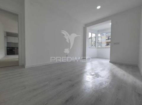 Apartamento t2 no laranjeiro, almada