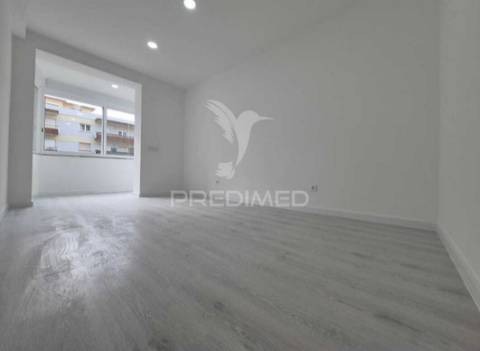 Apartamento t2 no laranjeiro, almada