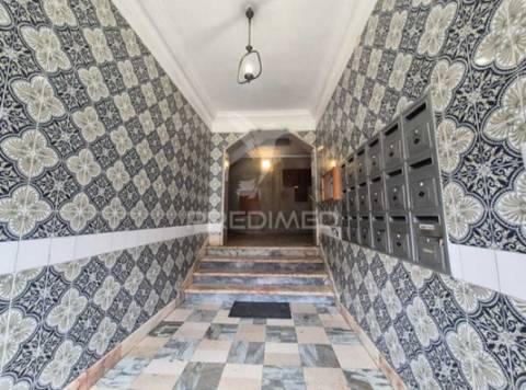 Apartamento t2 no laranjeiro, almada