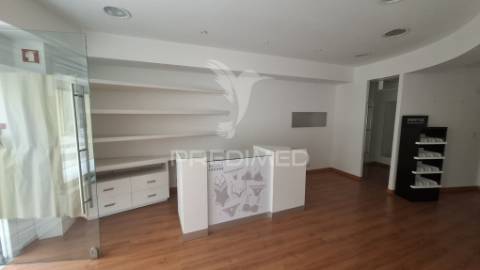 Oportunidade única – loja para comércio no coração de portalegre