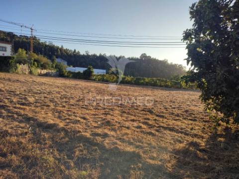 Terreno para construção à venda em duas igrejas