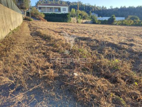 Terreno para construção à venda em duas igrejas