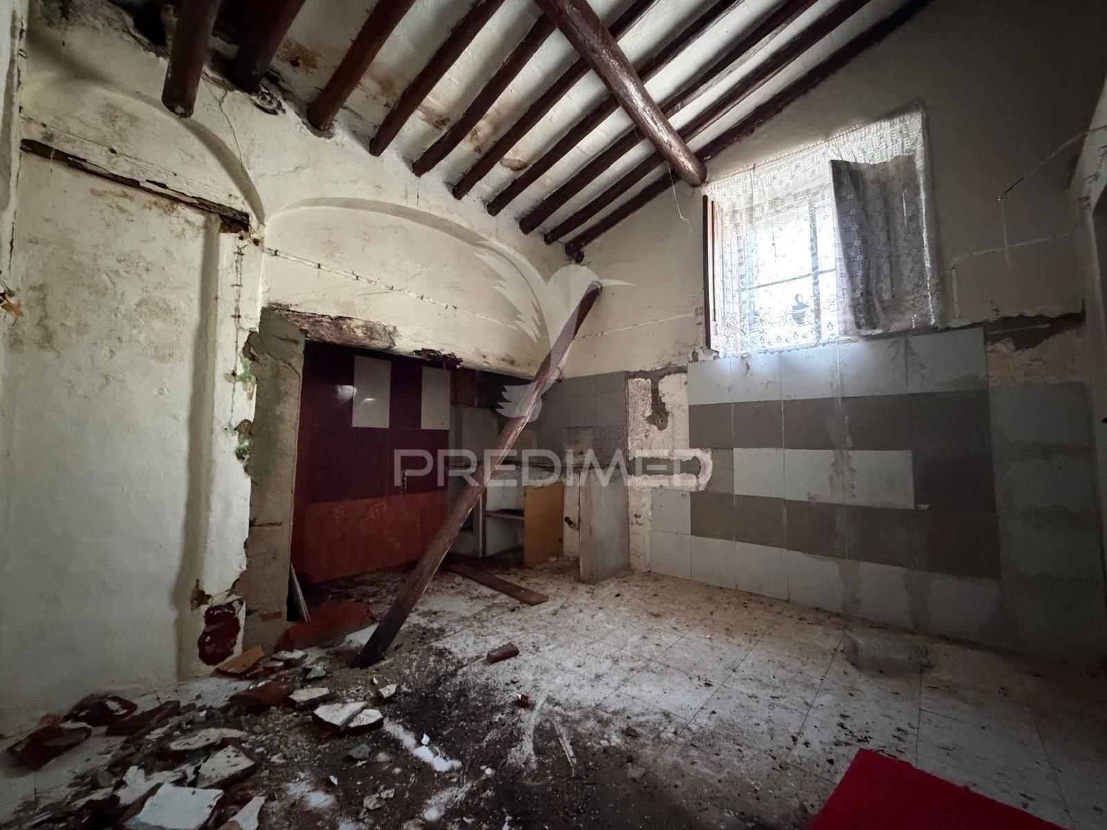 Moradia para recuperação com elevado potencial de rentabilidade no centro histórico de elvas