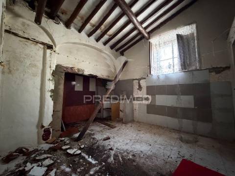 Moradia para recuperação com elevado potencial de rentabilidade no centro histórico de elvas