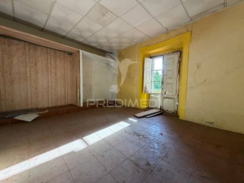 Moradia para recuperação com elevado potencial de rentabilidade no centro histórico de elvas