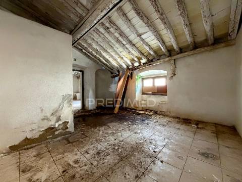 Moradia para recuperação com elevado potencial de rentabilidade no centro histórico de elvas