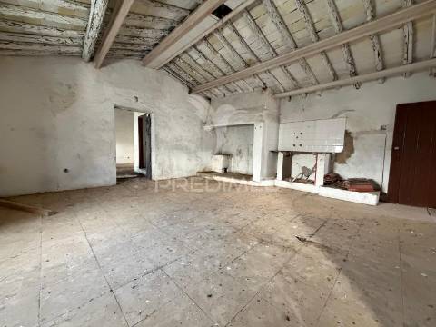 Moradia para recuperação com elevado potencial de rentabilidade no centro histórico de elvas