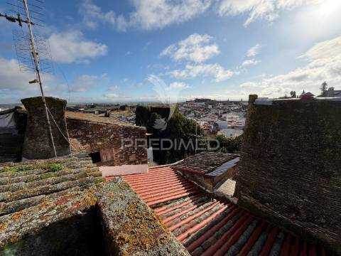 Moradia para recuperação com elevado potencial de rentabilidade no centro histórico de elvas