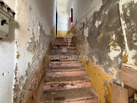 Moradia para recuperação com elevado potencial de rentabilidade no centro histórico de elvas