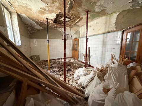 Moradia para recuperação com elevado potencial de rentabilidade no centro histórico de elvas