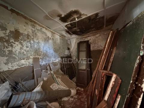 Moradia para recuperação com elevado potencial de rentabilidade no centro histórico de elvas