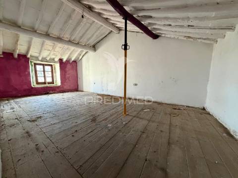 Moradia para recuperação com elevado potencial de rentabilidade no centro histórico de elvas
