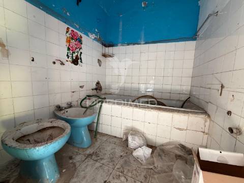 Moradia para recuperação com elevado potencial de rentabilidade no centro histórico de elvas