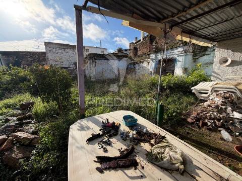 Moradia para recuperação com elevado potencial de rentabilidade no centro histórico de elvas