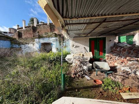 Moradia para recuperação com elevado potencial de rentabilidade no centro histórico de elvas