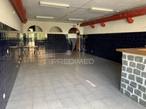 Oportunidade premium no porto: duas lojas interligadas junto à boavista