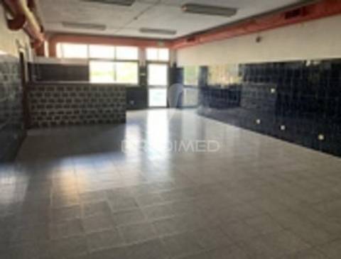 Oportunidade premium no porto: duas lojas interligadas junto à boavista