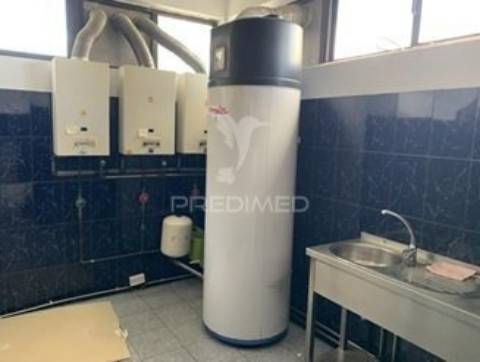 Oportunidade premium no porto: duas lojas interligadas junto à boavista