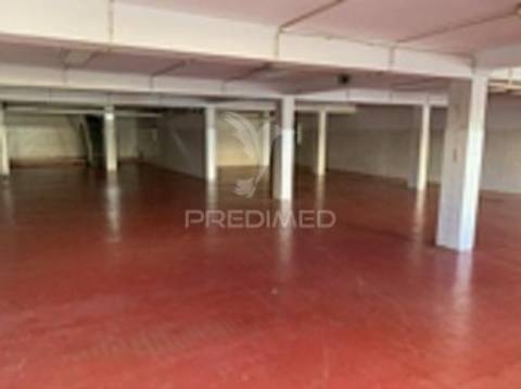 Oportunidade premium no porto: duas lojas interligadas junto à boavista