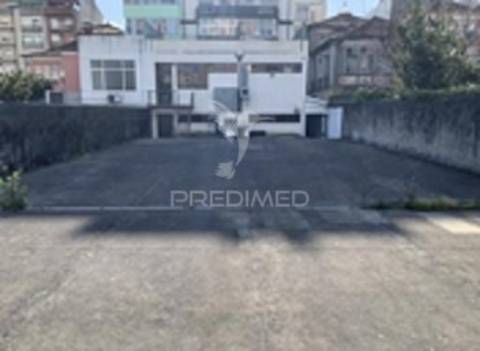 Oportunidade premium no porto: duas lojas interligadas junto à boavista