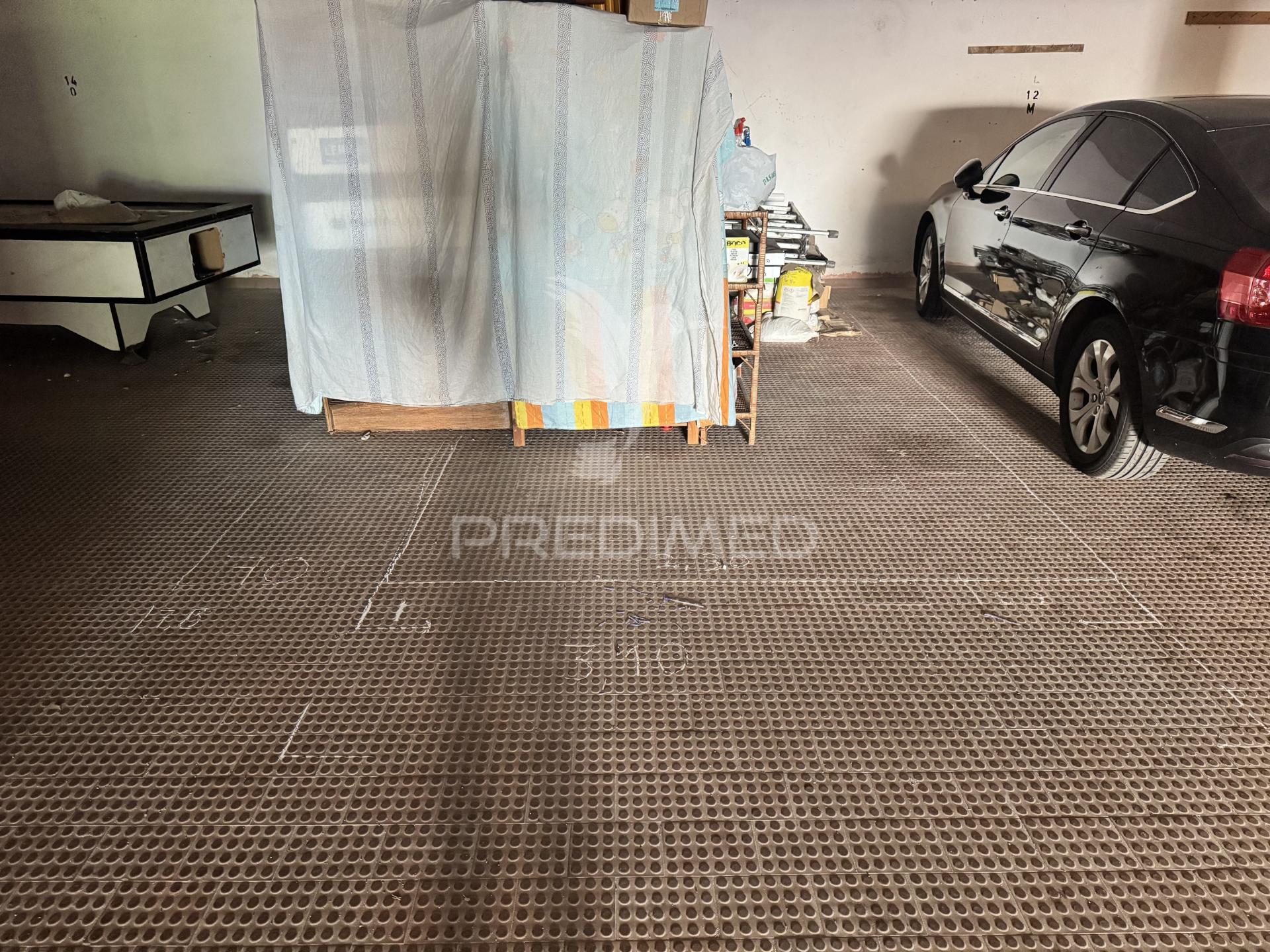 Lugar de estacionamento coberto com 20 m² – acesso fácil