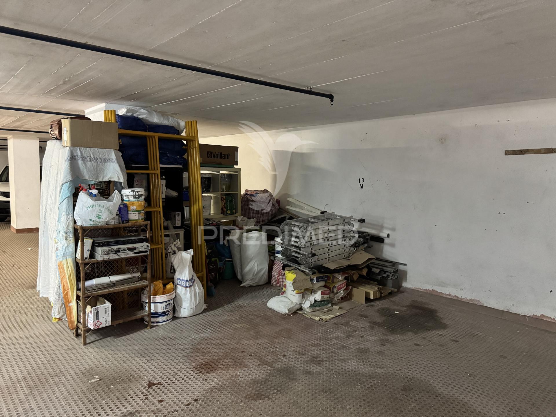 Lugar de estacionamento coberto com 20 m² – acesso fácil